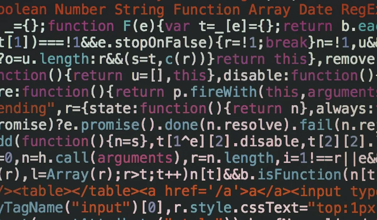 Lignes de code JavaScript colorées sur un écran sombre, le quotidien de celui qui veut apprendre JavaScript