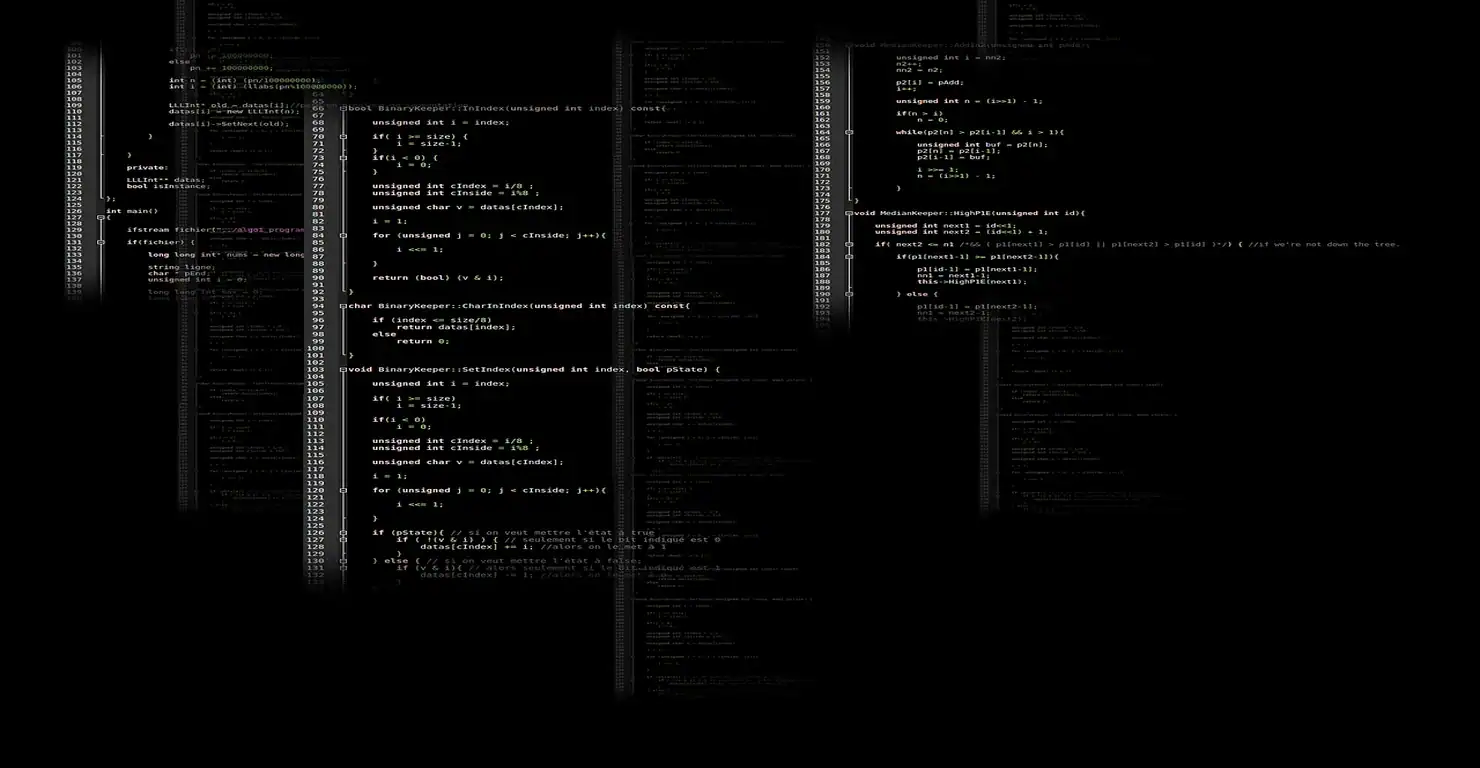 Écran de développement avec plusieurs IDE ouverts côte à côte sur un bureau moderne